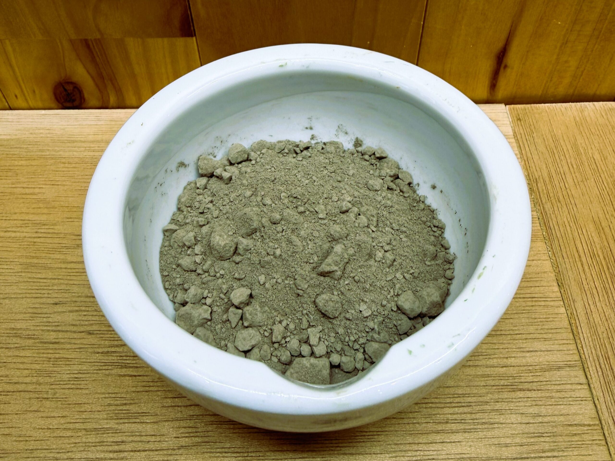 伊香立の薪の灰を水簸してつくった木灰