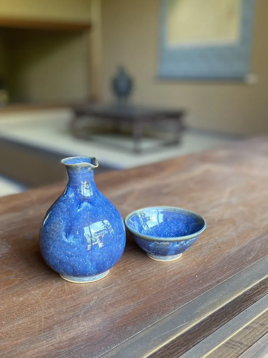 青い釉薬の徳利と杯